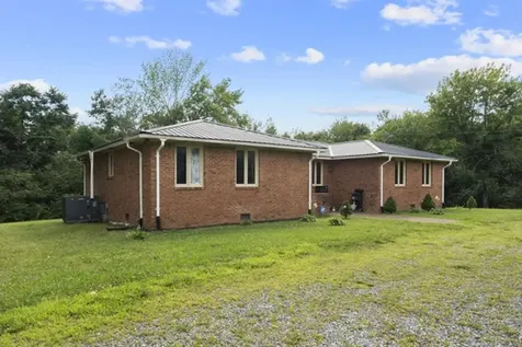 384 Columbia Avenue Centerville TN 37033