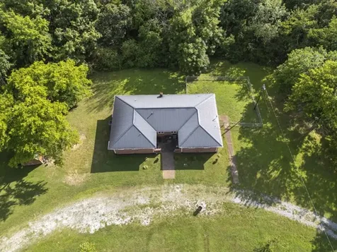 384 Columbia Avenue Centerville TN 37033