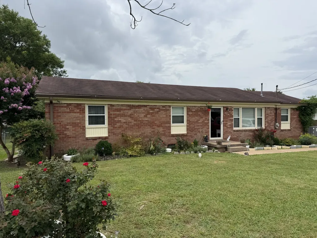 424 Sam Houston Drive Lebanon TN 37087