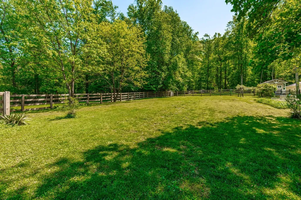 8909 Highway 100 Nashville TN 37221