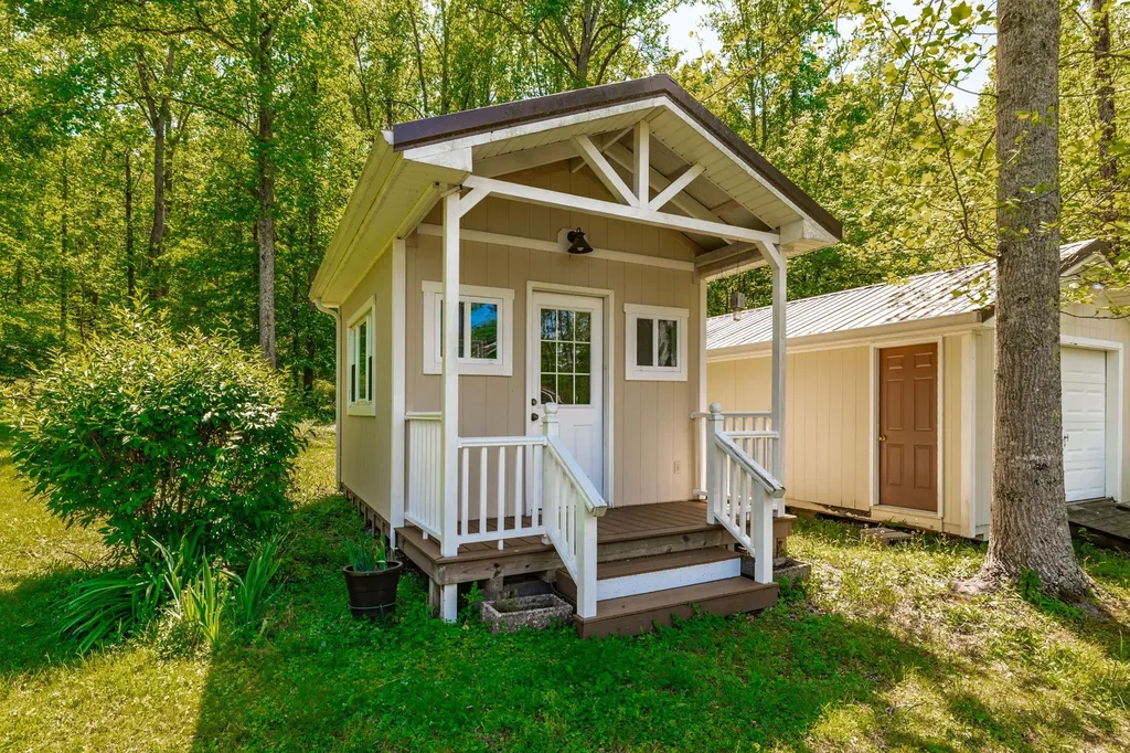 8909 Highway 100 Nashville TN 37221