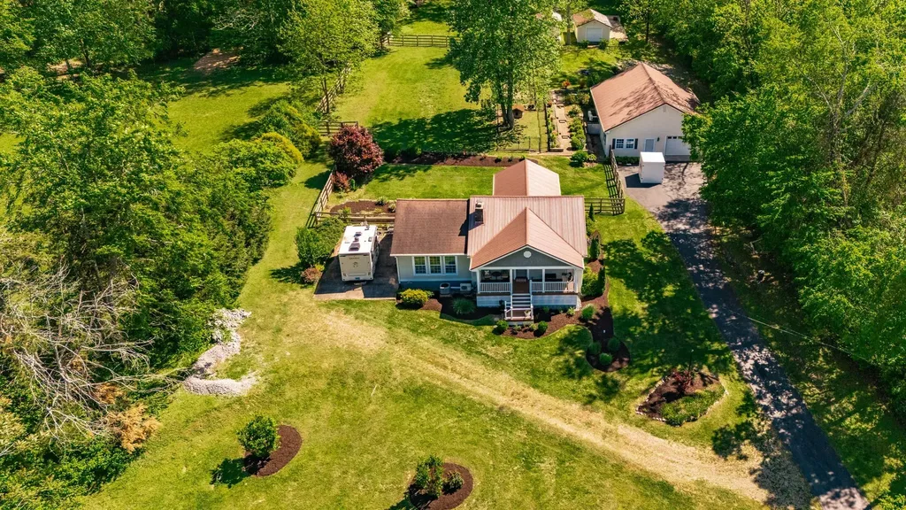 8909 Highway 100 Nashville TN 37221