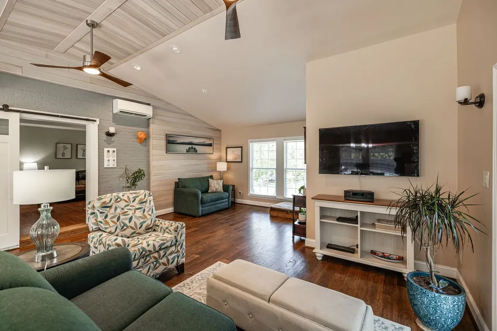 8909 Highway 100 Nashville TN 37221