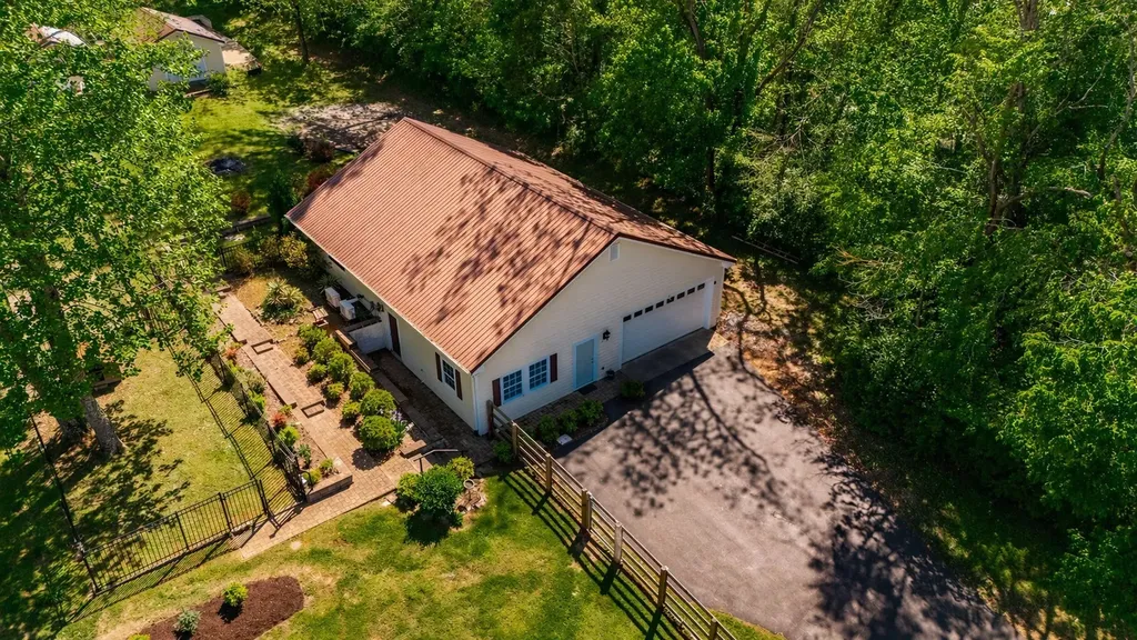 8909 Highway 100 Nashville TN 37221