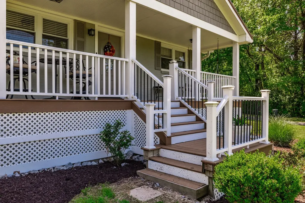 8909 Highway 100 Nashville TN 37221