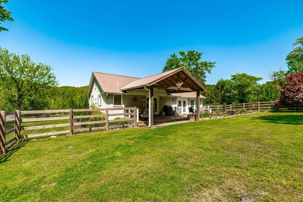 8909 Highway 100 Nashville TN 37221