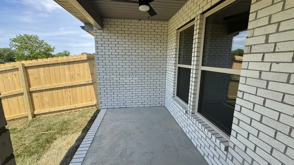 498 W Foxrun Springfield TN 37172