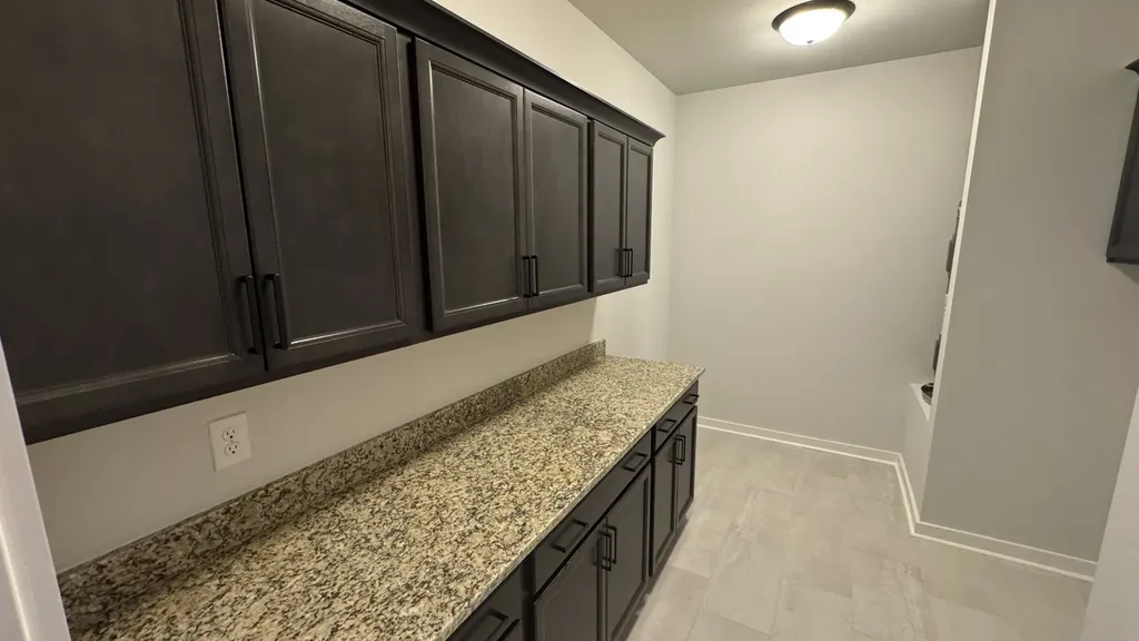 498 W Foxrun Springfield TN 37172