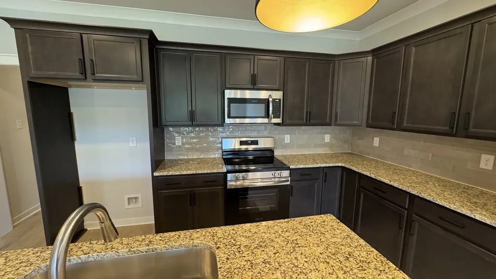 498 W Foxrun Springfield TN 37172
