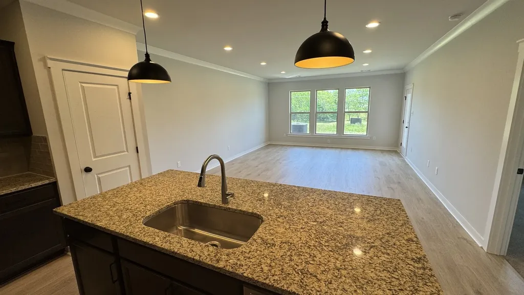 498 W Foxrun Springfield TN 37172