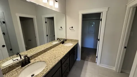 498 W Foxrun Springfield TN 37172
