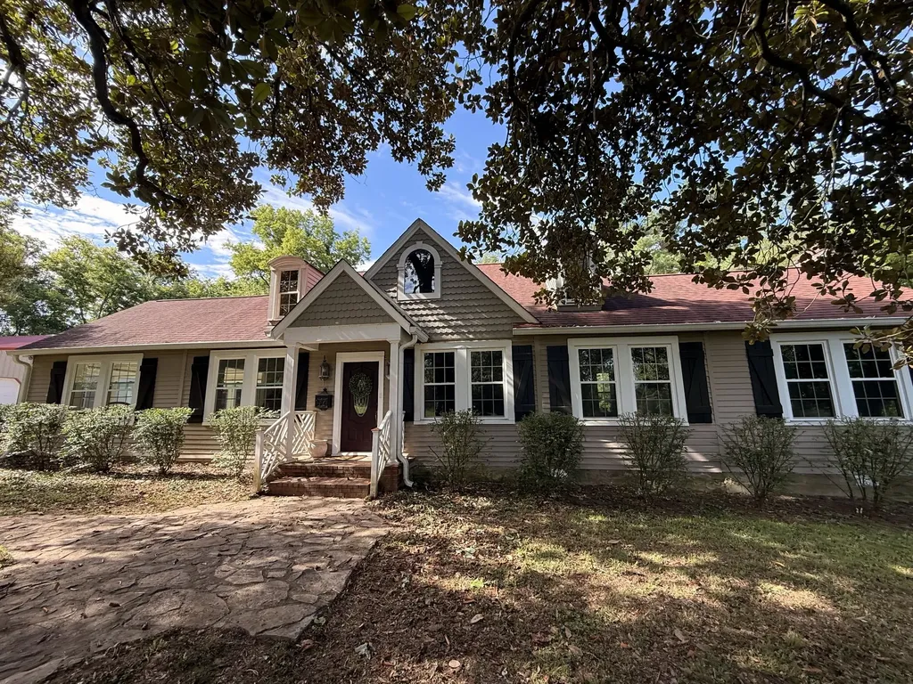 1989 Hampshire Pike Columbia TN 38401