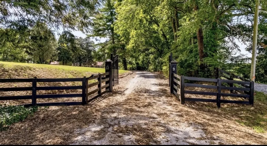1989 Hampshire Pike Columbia TN 38401