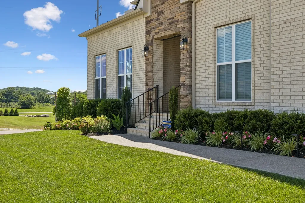 5011 High Park Hill Drive Arrington TN 37014
