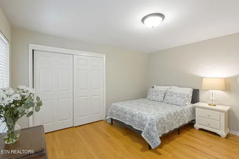 313 Forest Oak Drive Knoxville TN 37919