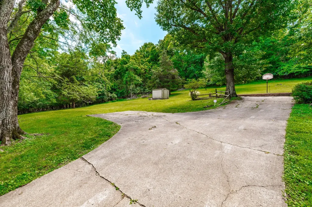 521 Utley Drive Goodlettsville TN 37072