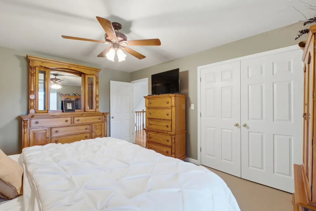 1955 Trace Creek Road Mc Ewen TN 37101