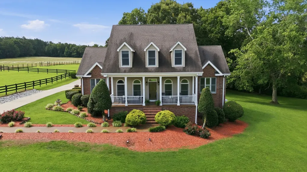 1955 Trace Creek Road Mc Ewen TN 37101