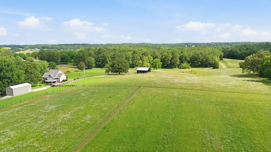1955 Trace Creek Road Mc Ewen TN 37101