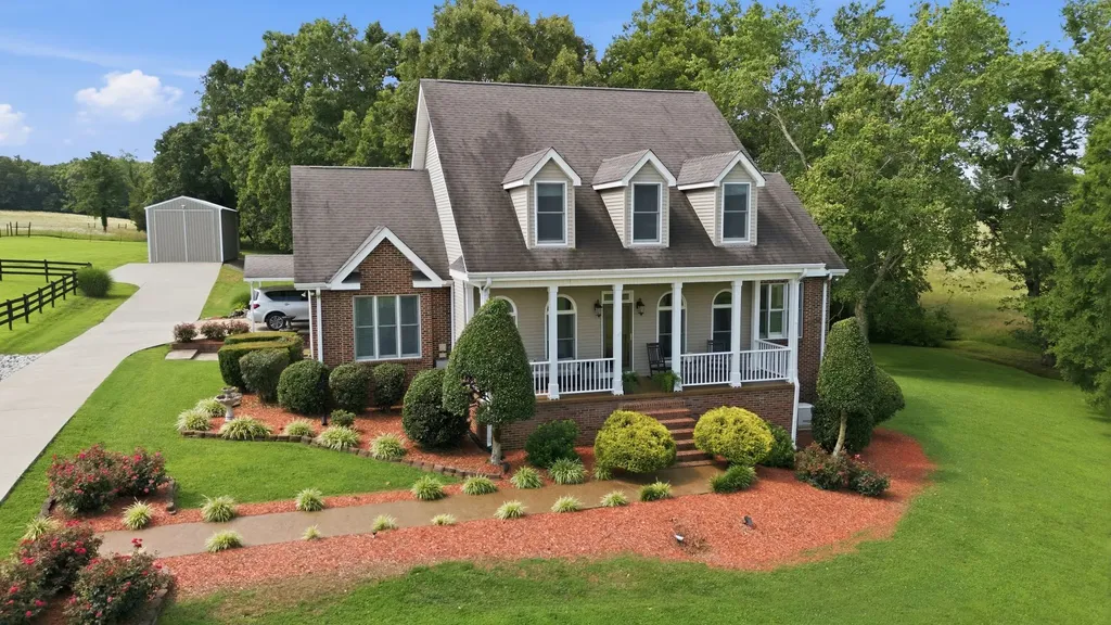 1955 Trace Creek Road Mc Ewen TN 37101