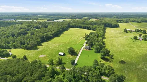 1955 Trace Creek Road Mc Ewen TN 37101