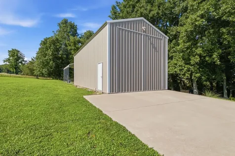 1955 Trace Creek Road Mc Ewen TN 37101