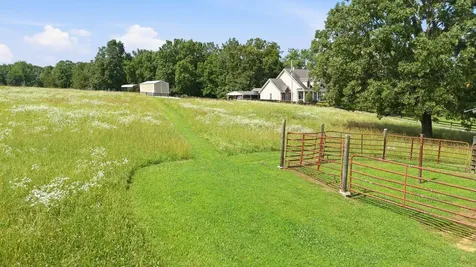 1955 Trace Creek Road Mc Ewen TN 37101