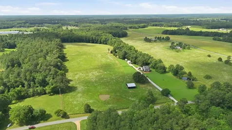 1955 Trace Creek Road Mc Ewen TN 37101