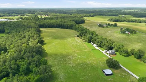 1955 Trace Creek Road Mc Ewen TN 37101