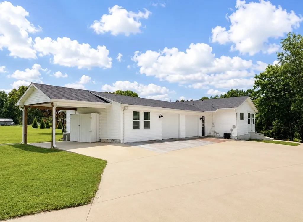 876 W Point Road Lawrenceburg TN 38464