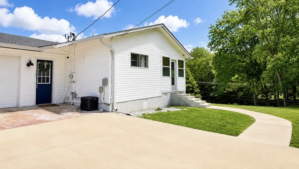 876 W Point Road Lawrenceburg TN 38464