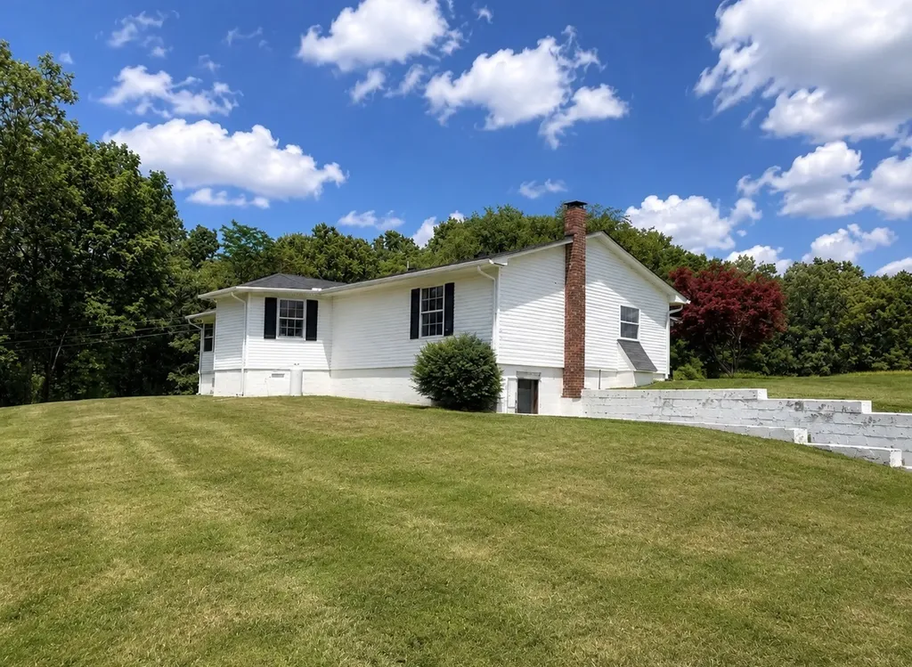 876 W Point Road Lawrenceburg TN 38464