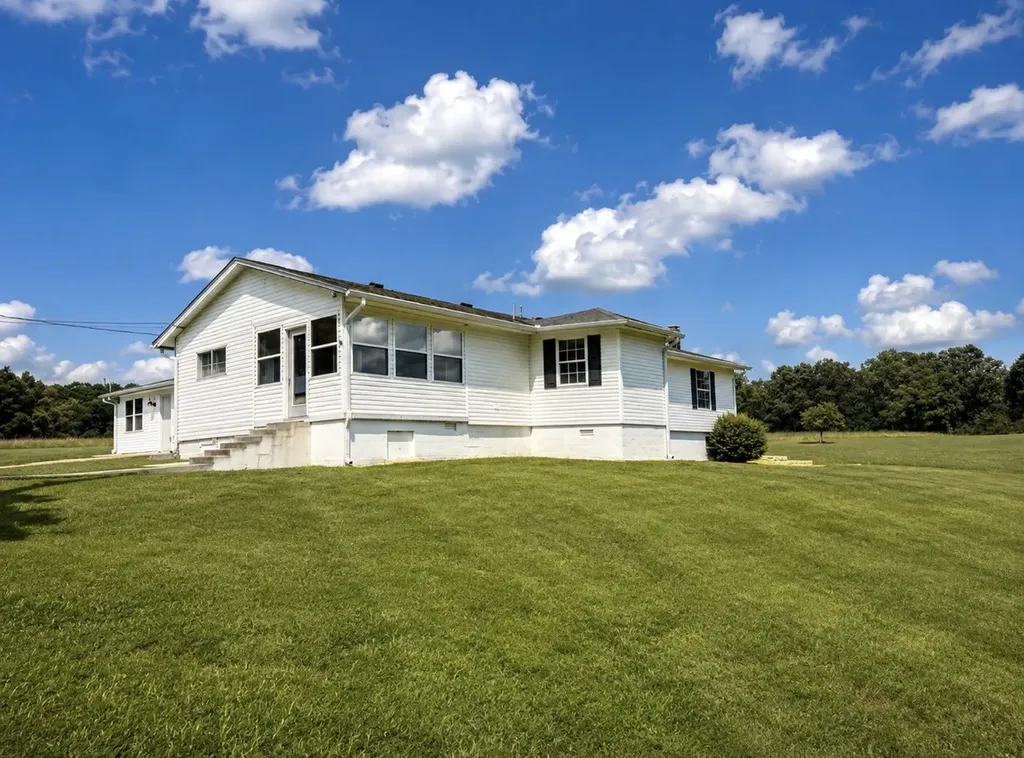 876 W Point Road Lawrenceburg TN 38464