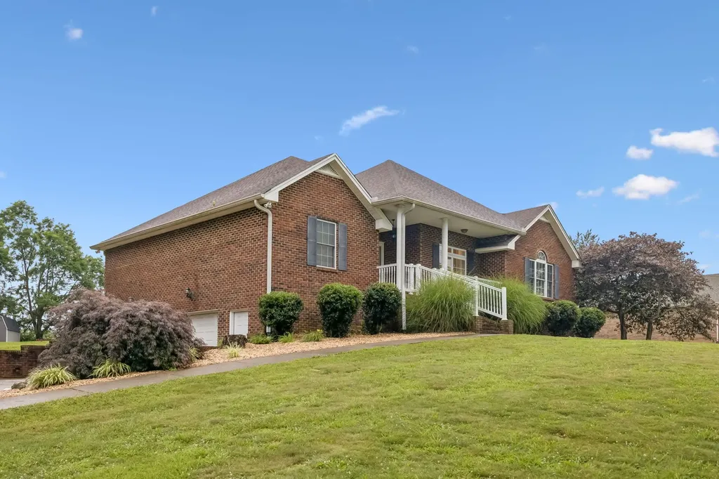 112 Kelly Lane Lafayette TN 37083
