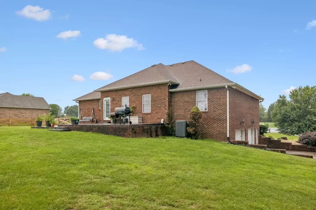 112 Kelly Lane Lafayette TN 37083