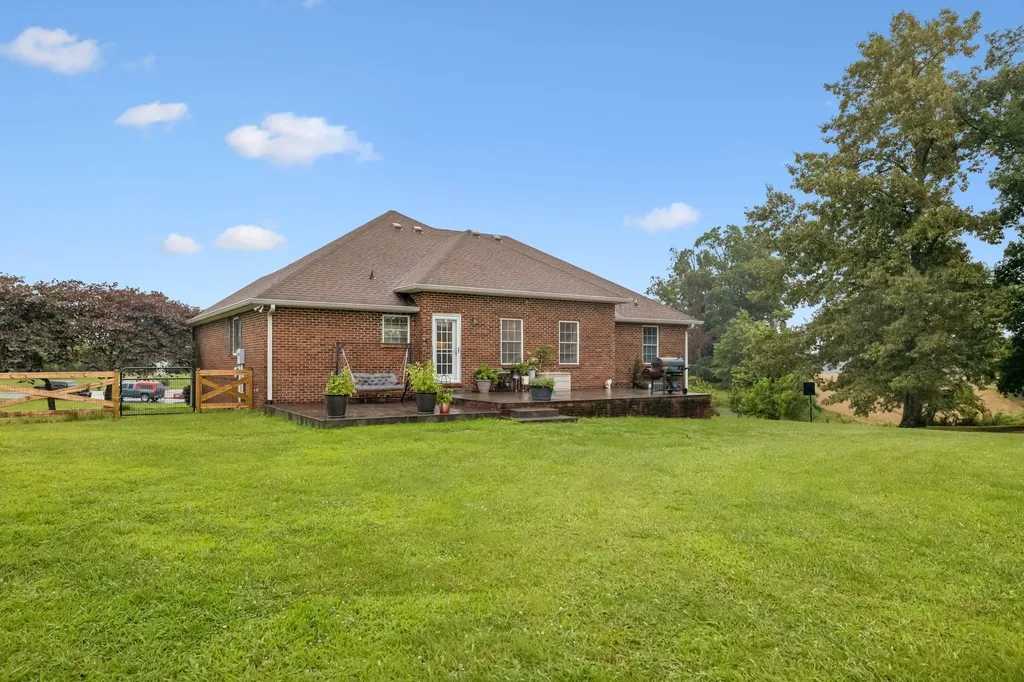 112 Kelly Lane Lafayette TN 37083