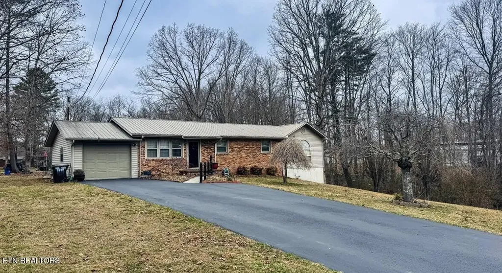 357 Pine Creek Road Oneida TN 37841