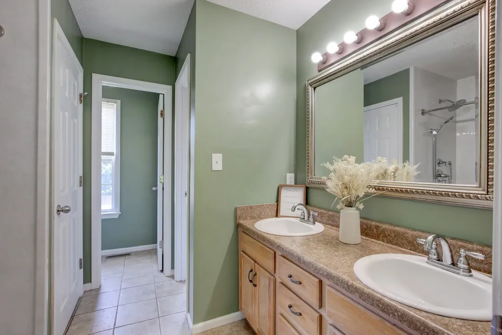 1492 Cedar Springs Circle Clarksville TN 37042