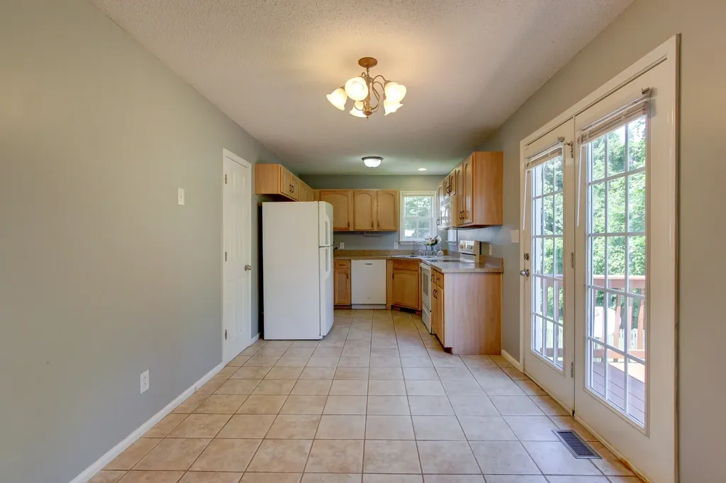 1492 Cedar Springs Circle Clarksville TN 37042