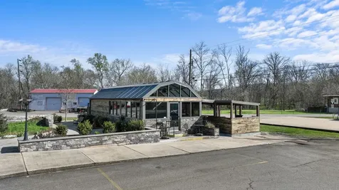106 Northside Square Petersburg TN 37144