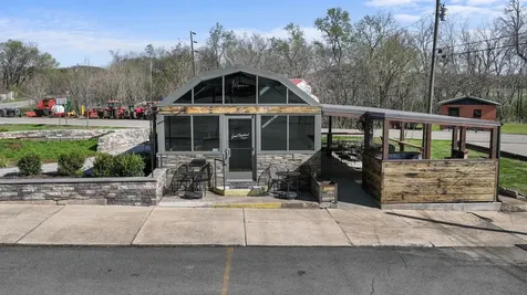 106 Northside Square Petersburg TN 37144