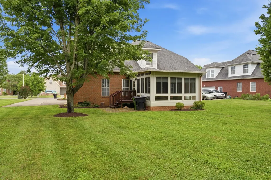 1939 Cliffview Court Murfreesboro TN 37128