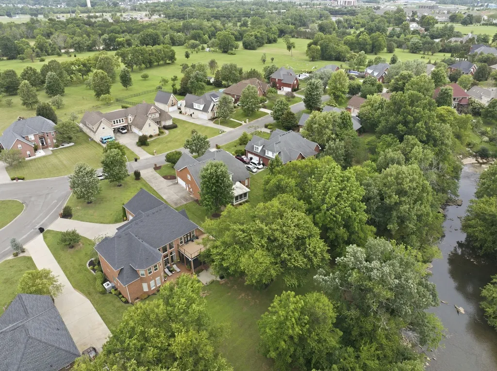 1939 Cliffview Court Murfreesboro TN 37128