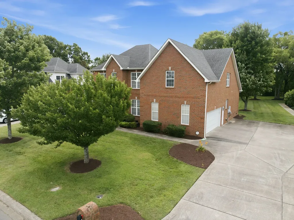 1939 Cliffview Court Murfreesboro TN 37128
