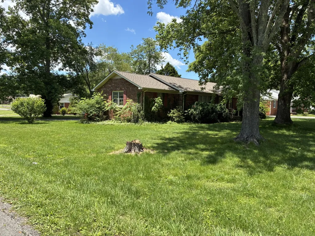 212 Bragg Circle Tullahoma TN 37388