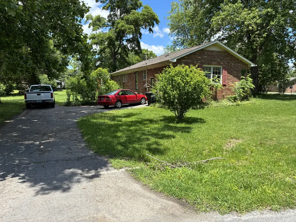 212 Bragg Circle Tullahoma TN 37388