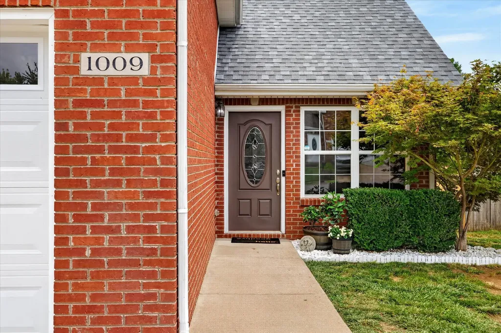 1009 Hendricks Court Clarksville TN 37040