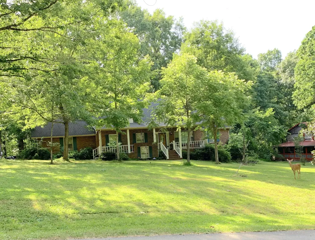 2544 Barwood Drive Greenbrier TN 37073