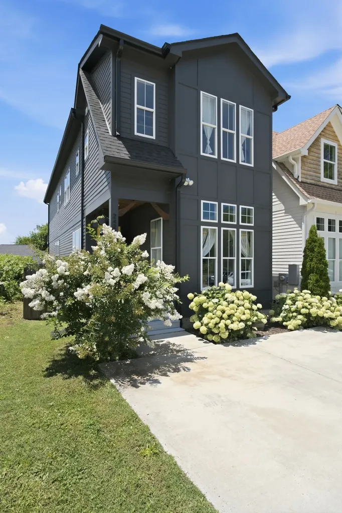 2421 14th Ave, N Nashville TN 37208