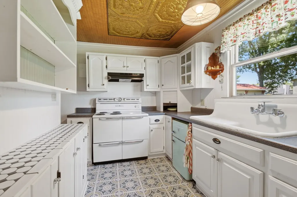 800 W 7th Street Columbia TN 38401